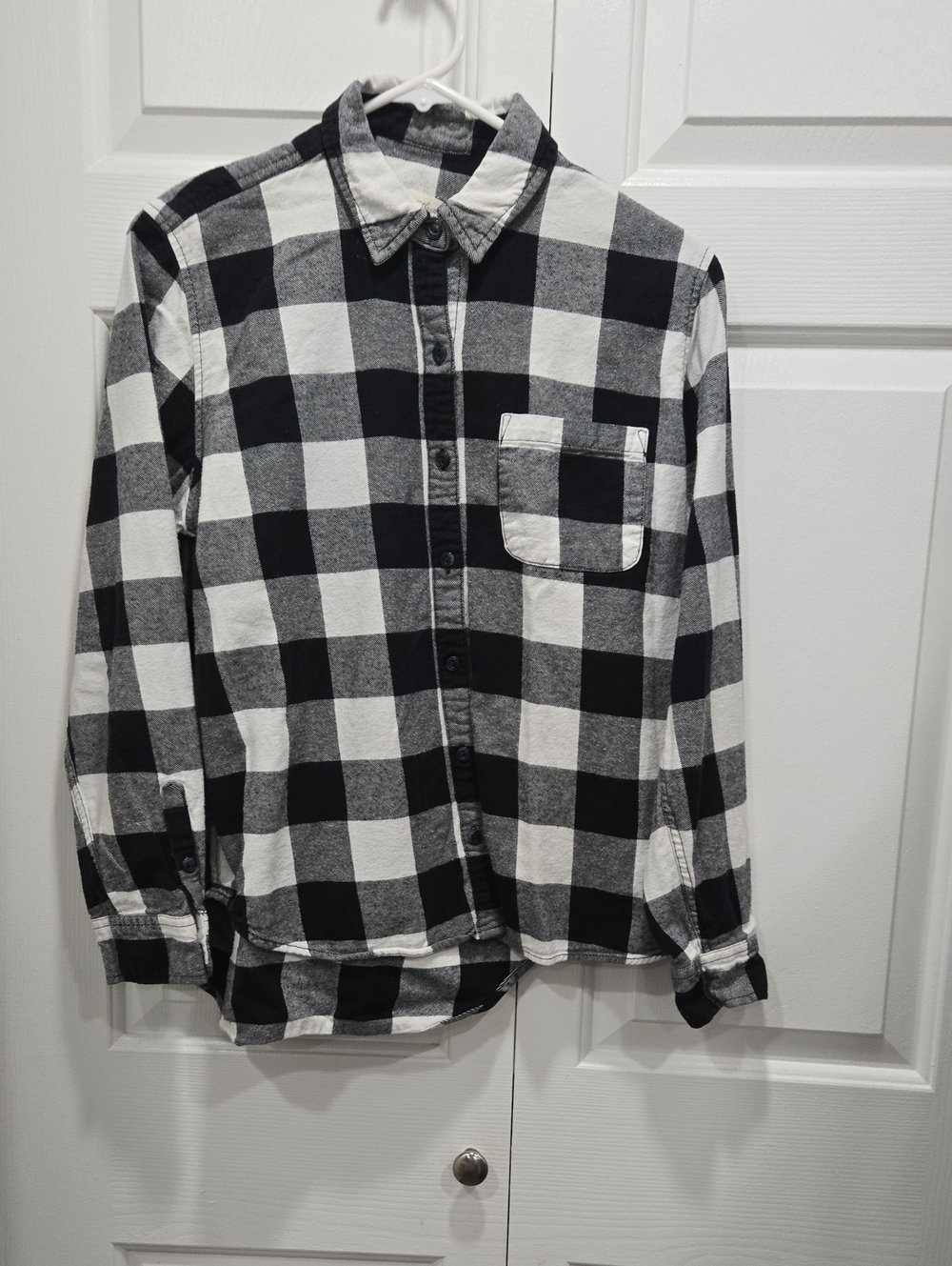 Universal Thread Black & White Buffalo Plaid Button-Down Shirt